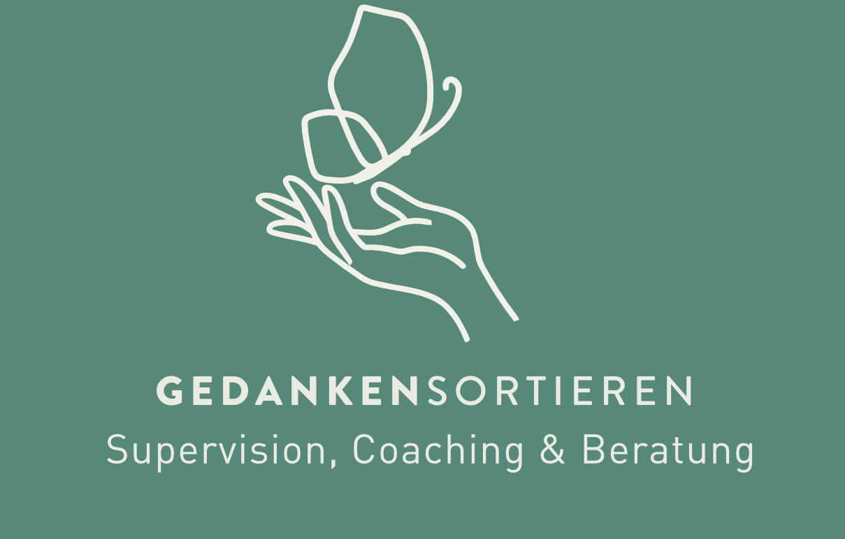 Hand mit Schmetterling darunter Schriftzug der Praxis: Gedanken sortieren Supervision, Coaching und Beratung